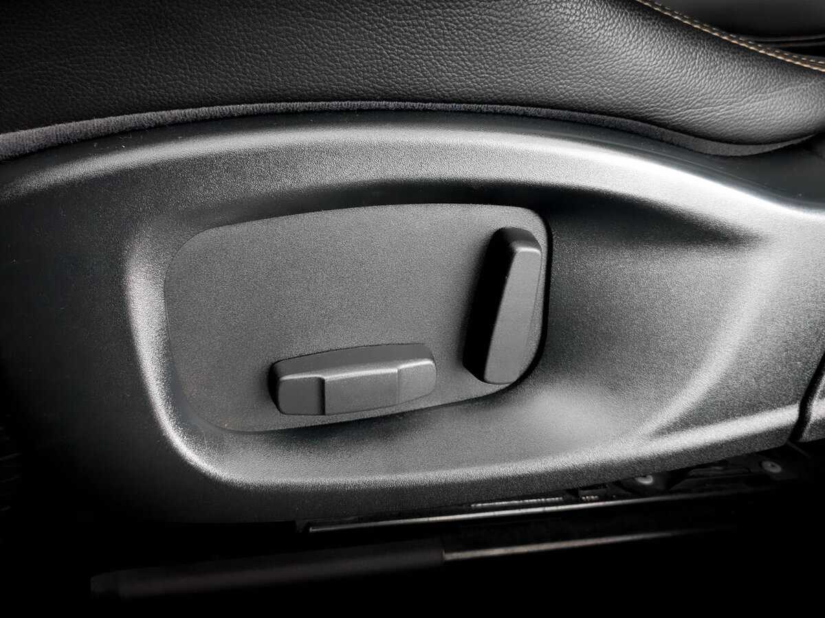 Б/У Ягуар Ф-Пэйс 2016 года. Фото: #18