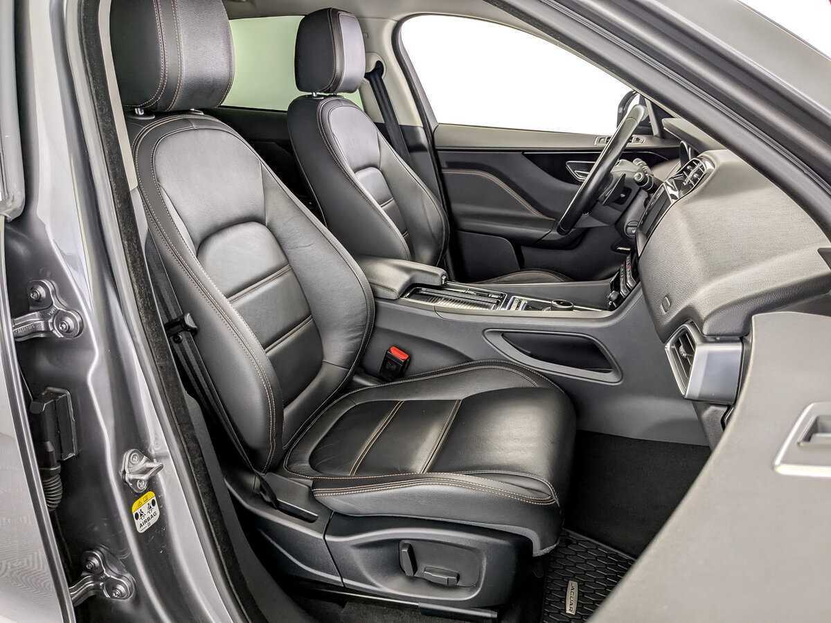 Б/У Ягуар Ф-Пэйс 2016 года. Фото: #21