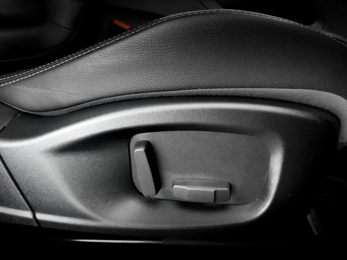 Б/У Ягуар Ф-Пэйс 2016 года. Фото: #22