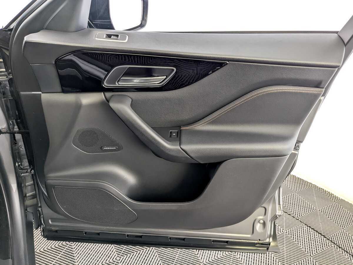 Б/У Ягуар Ф-Пэйс 2016 года. Фото: #23