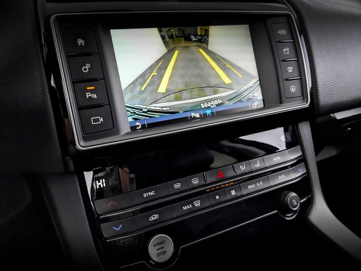 Б/У Ягуар Ф-Пэйс 2016 года. Фото: #24