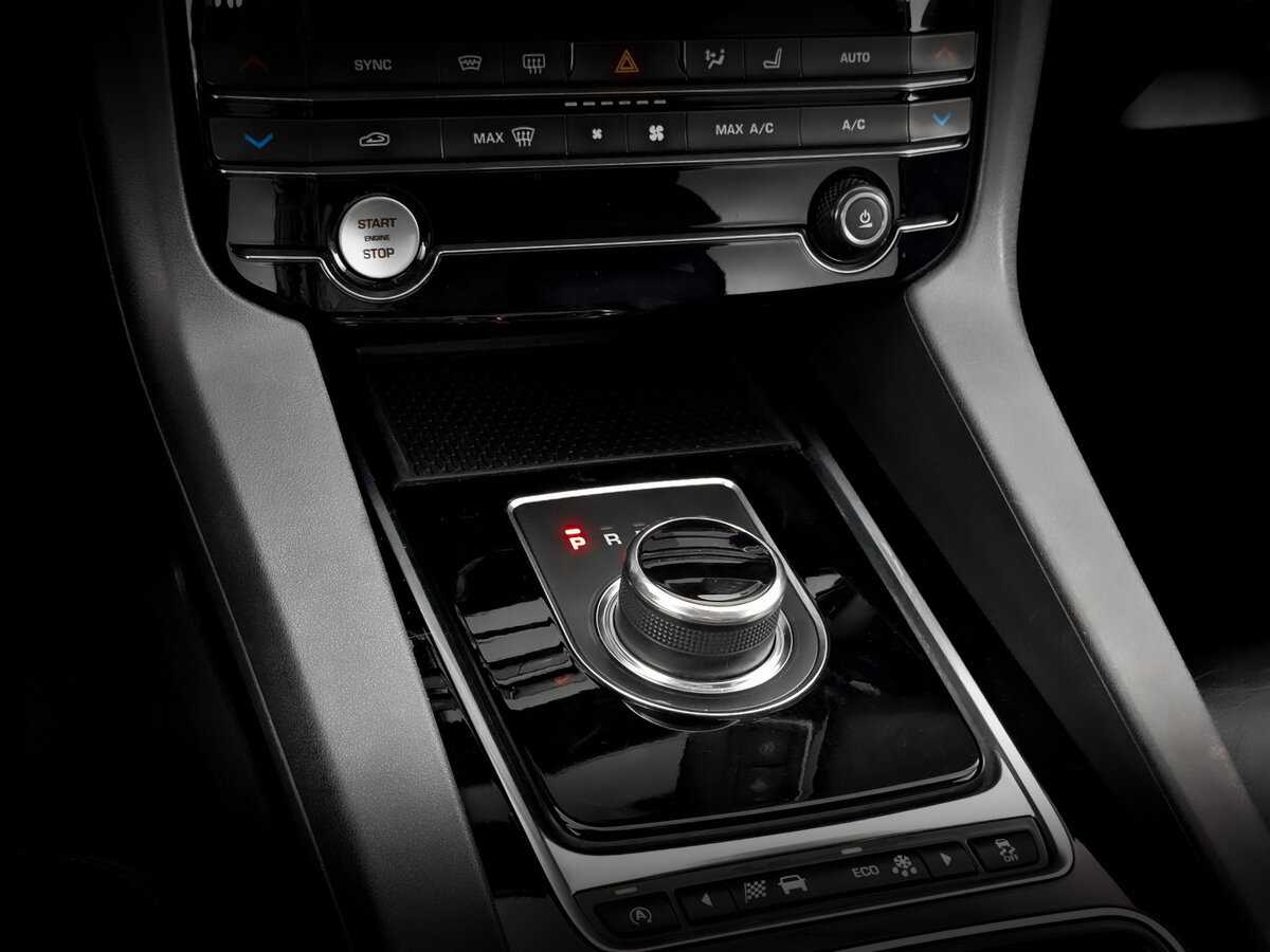 Б/У Ягуар Ф-Пэйс 2016 года. Фото: #25