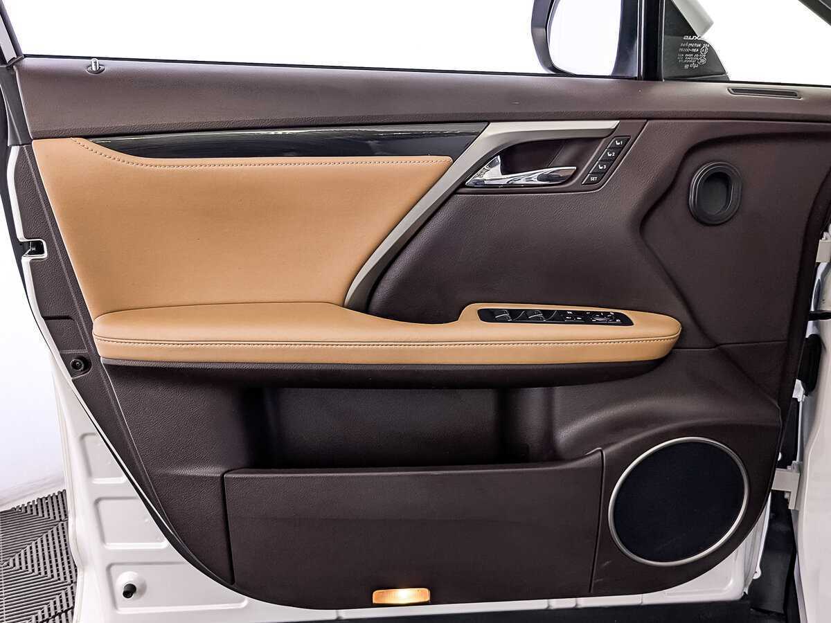 Б/У Лексус Р-Икс 2017 года. Фото: #18