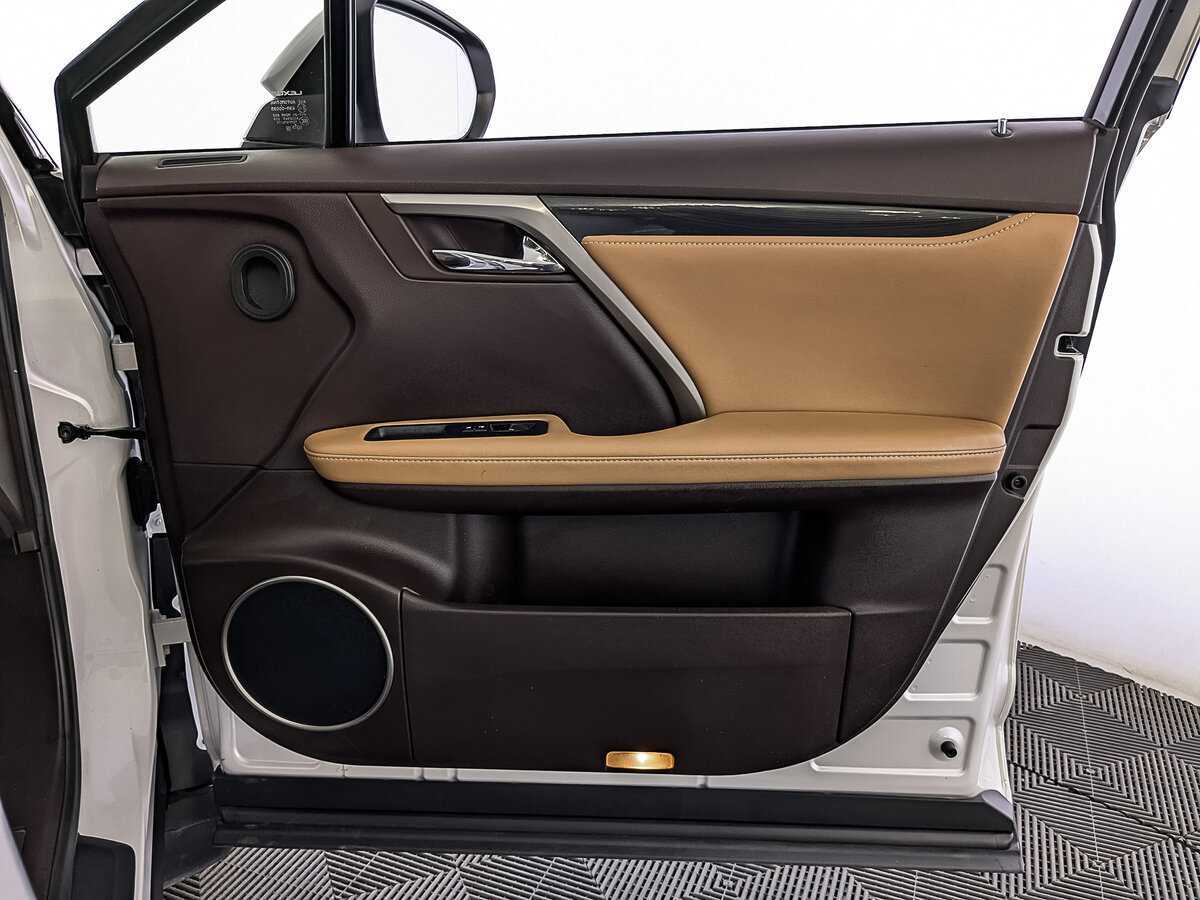 Б/У Лексус Р-Икс 2017 года. Фото: #24