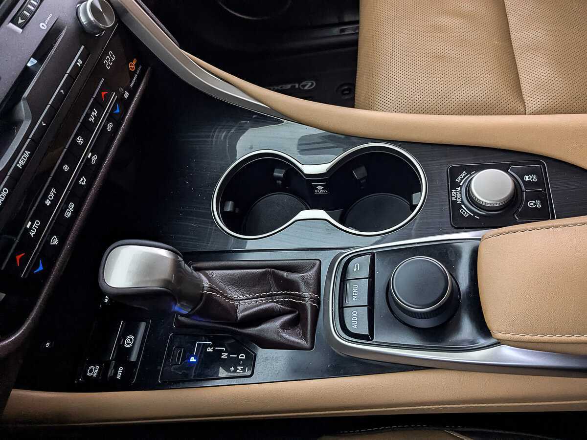 Б/У Лексус Р-Икс 2017 года. Фото: #29