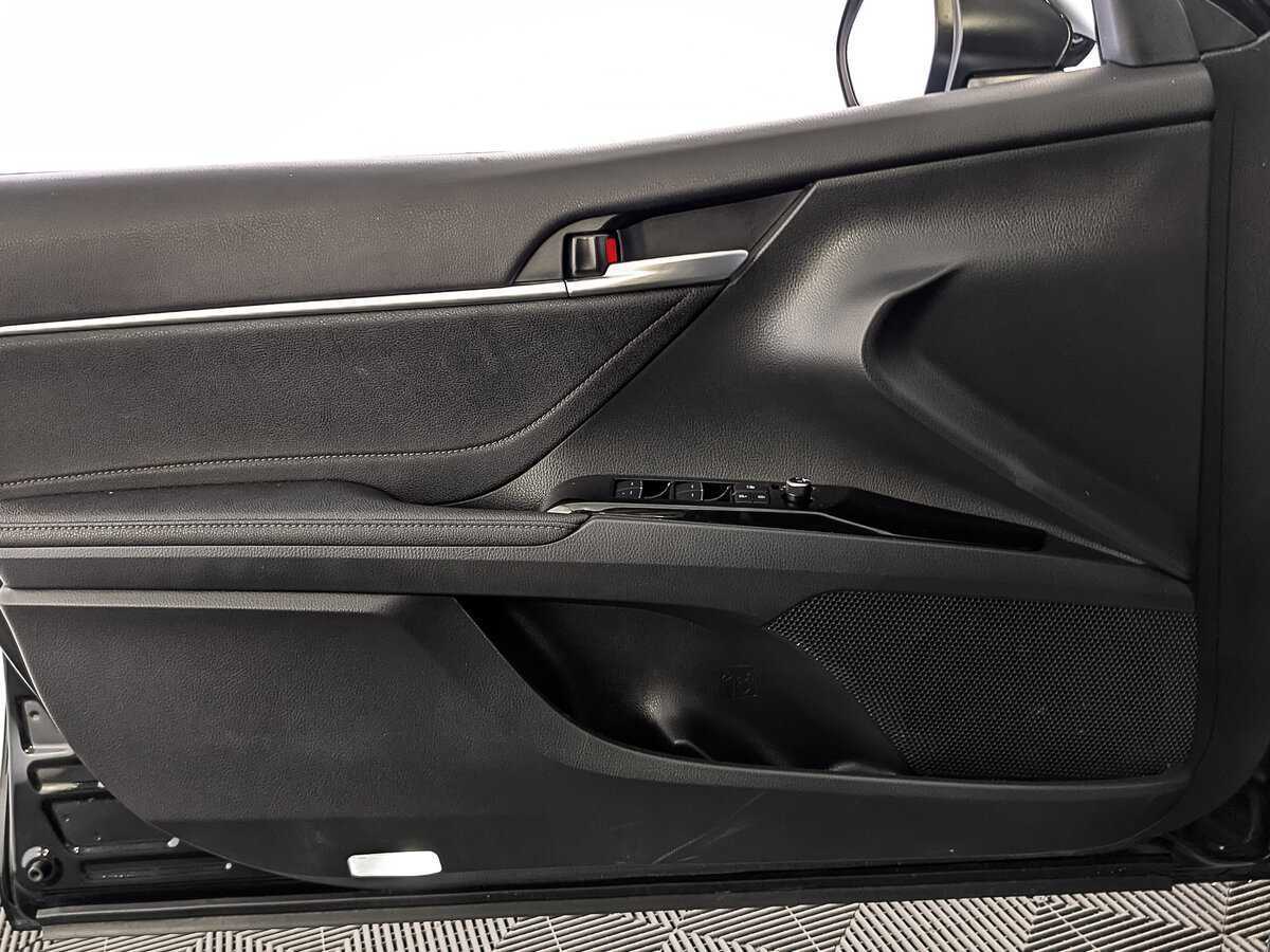 Б/У Тойота Камри 2023 года. Фото: #18