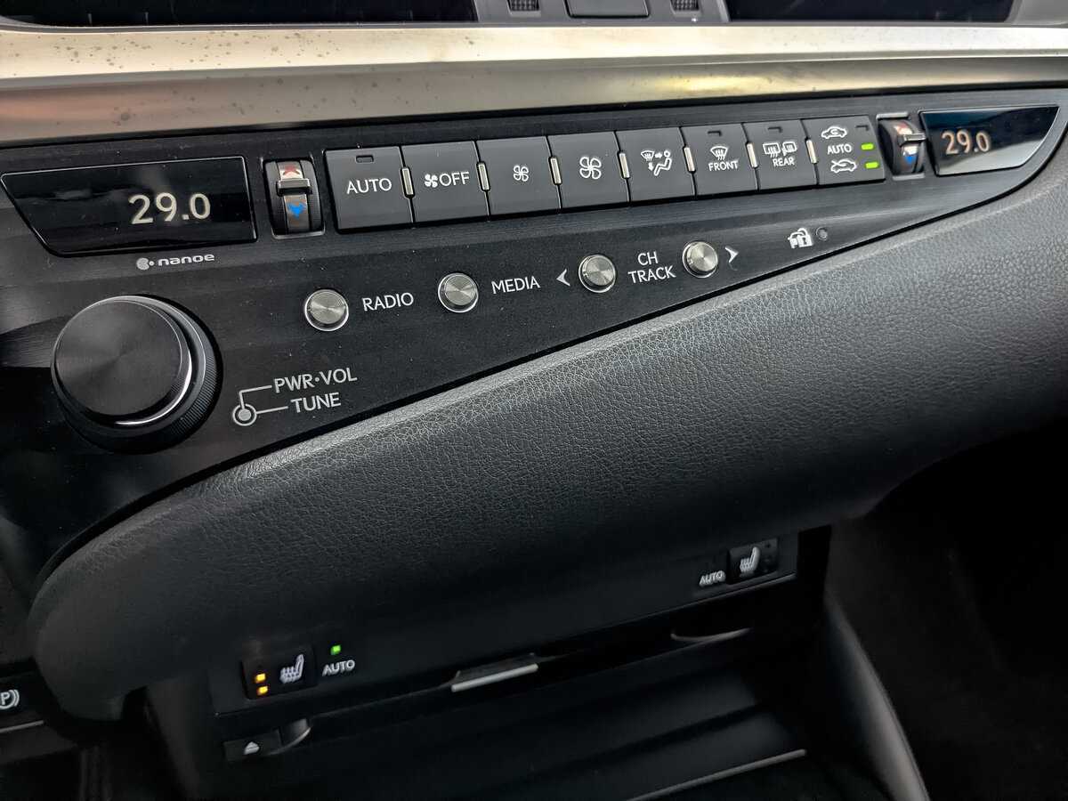 Б/У Лексус ЕС 2020 года. Фото: #20