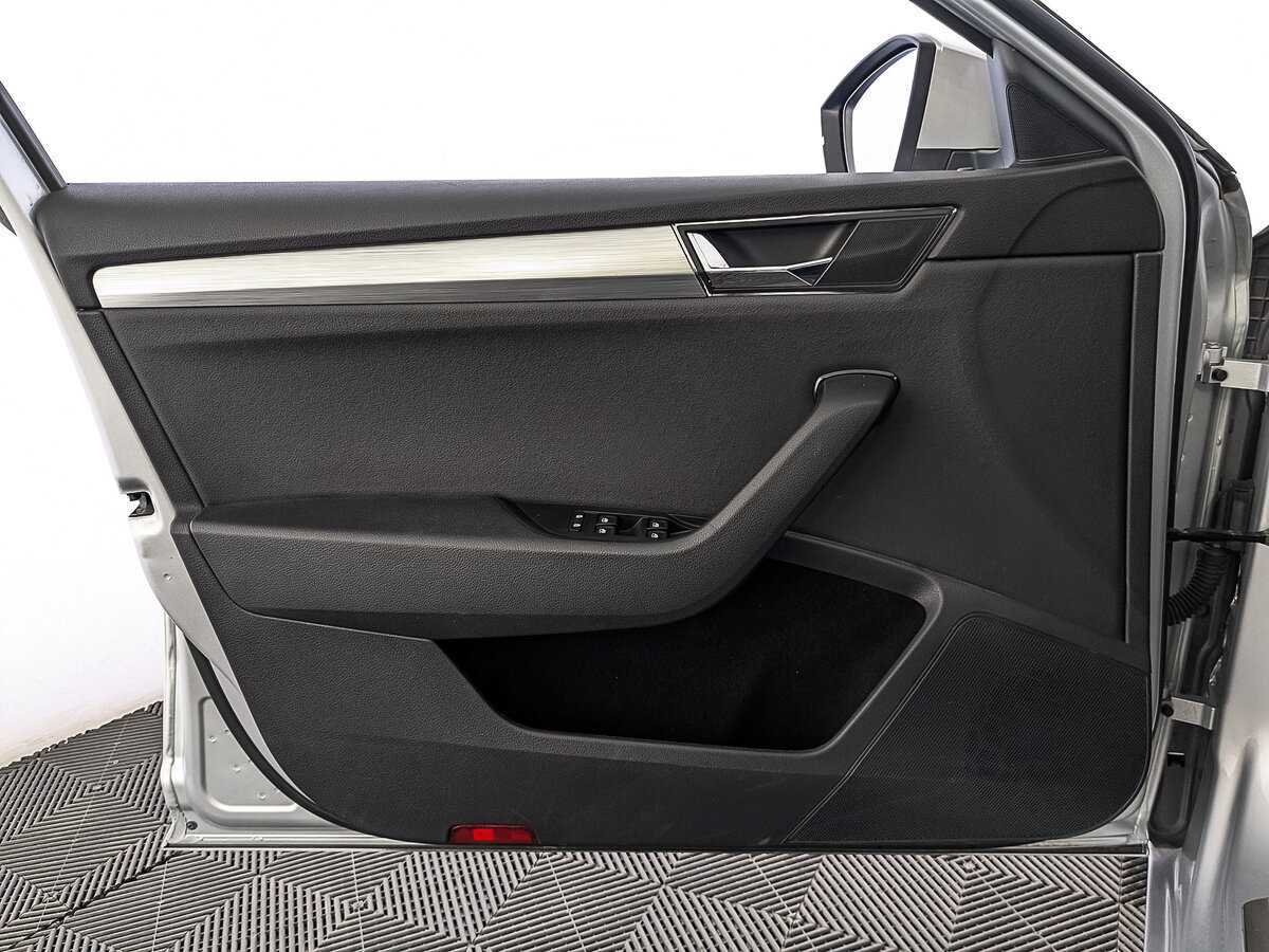 Б/У Шкода Суперб 2021 года. Фото: #17