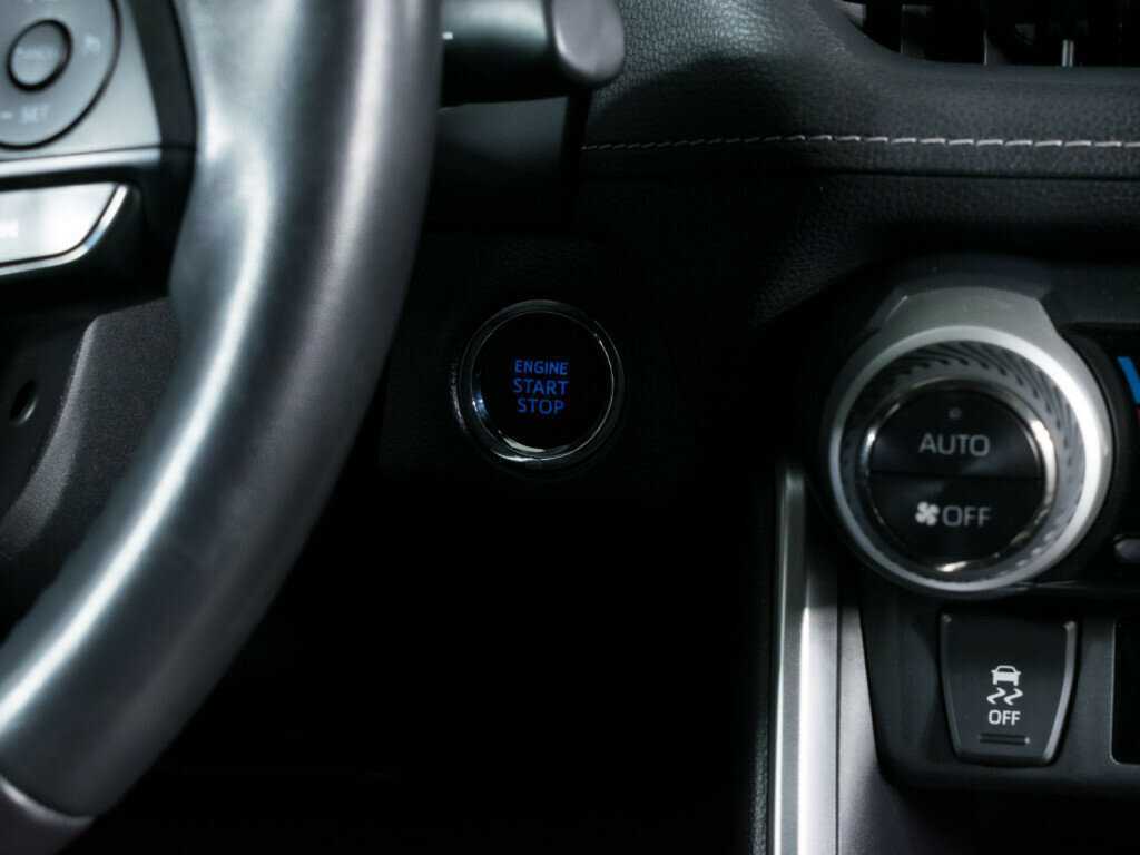 Б/У Тойота Рав4 2021 года. Фото: #14