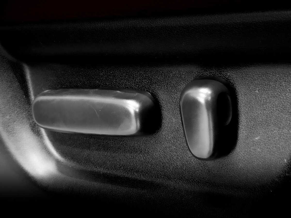 Б/У Тойота Sequoia 2013 года. Фото: #20