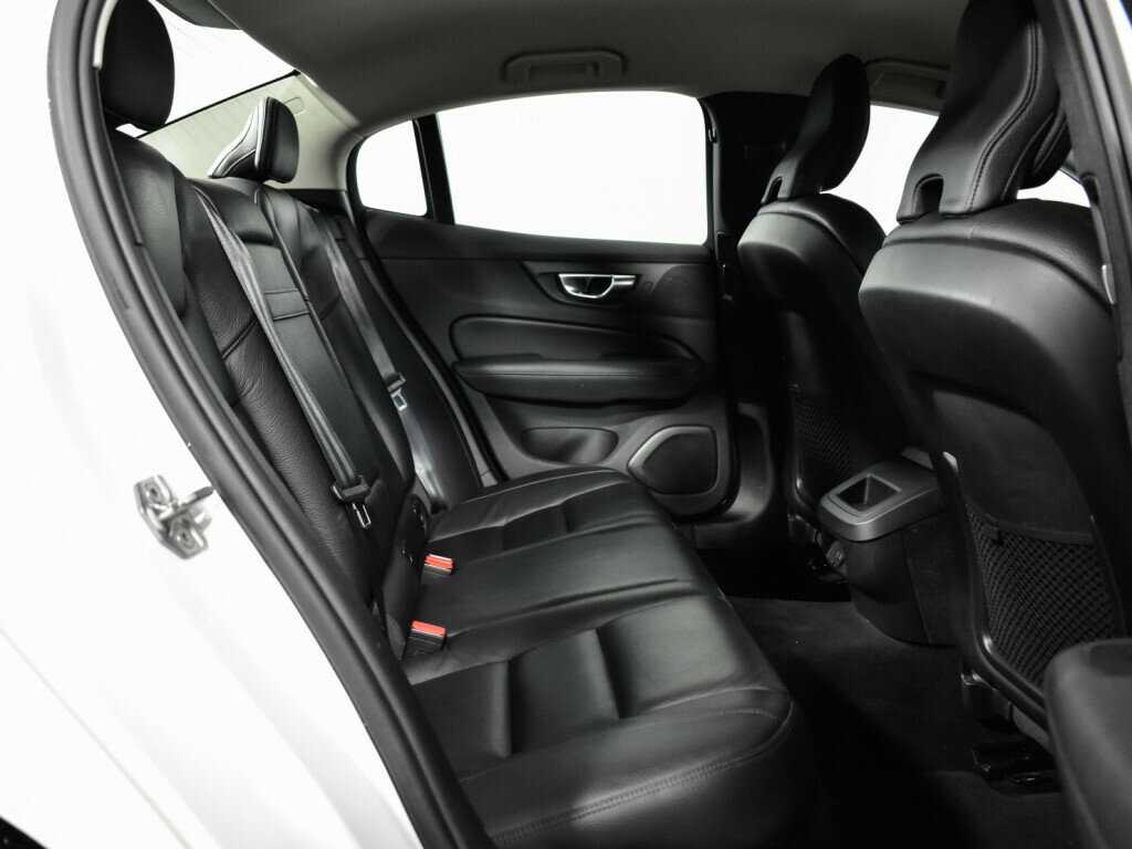 Б/У Вольво С60 2021 года. Фото: #9