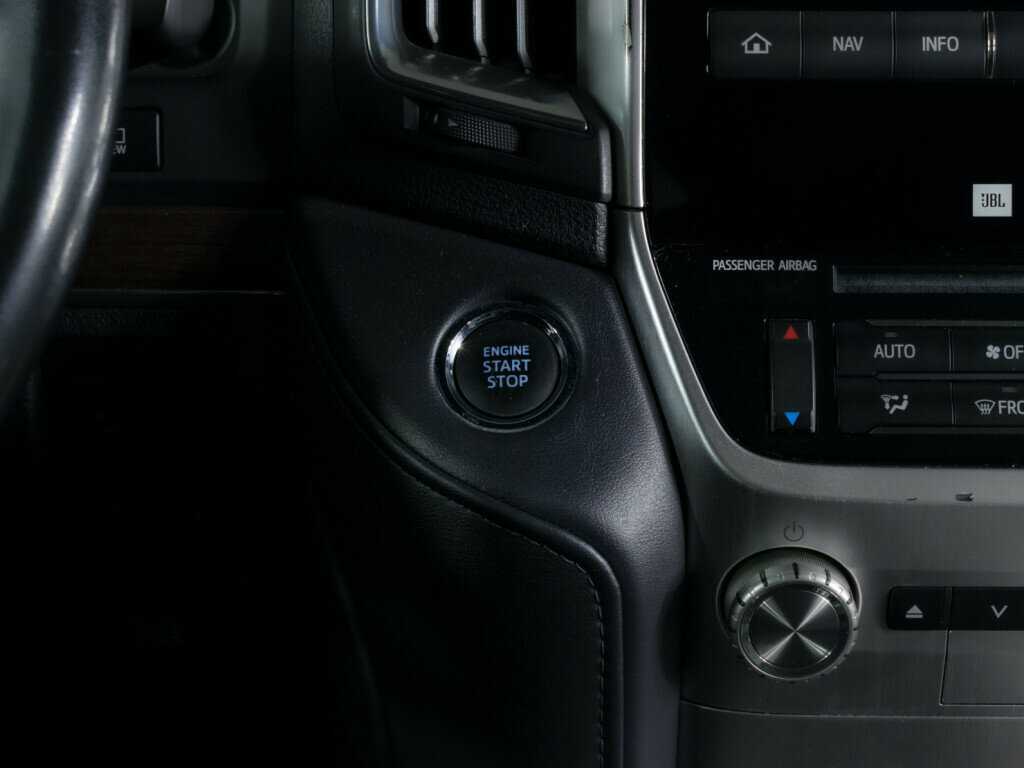 Б/У Тойота Лэнд Крузер 2019 года. Фото: #15