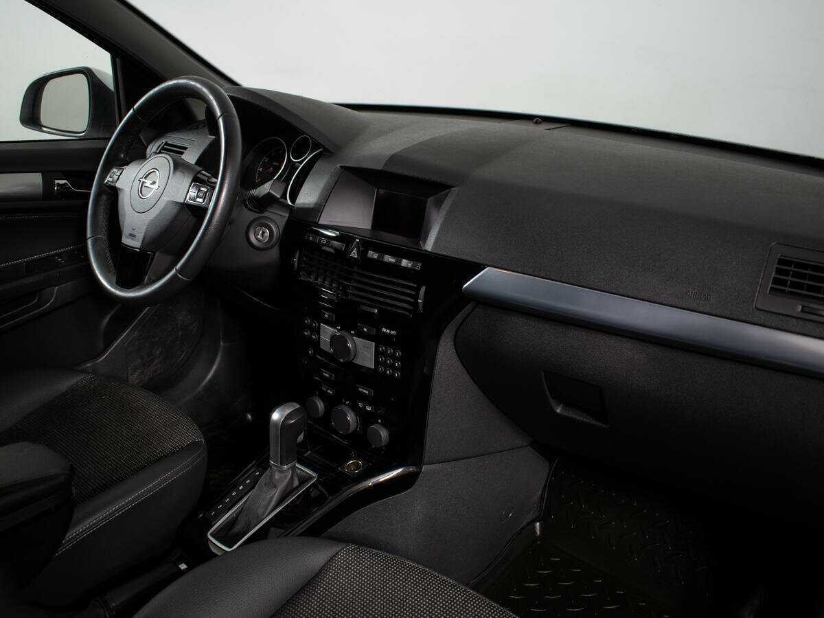 Б/У Опель Астра 2011 года. Фото: #3