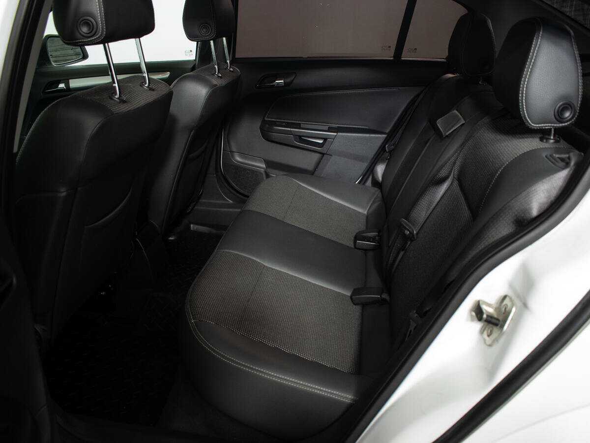 Б/У Опель Астра 2011 года. Фото: #4