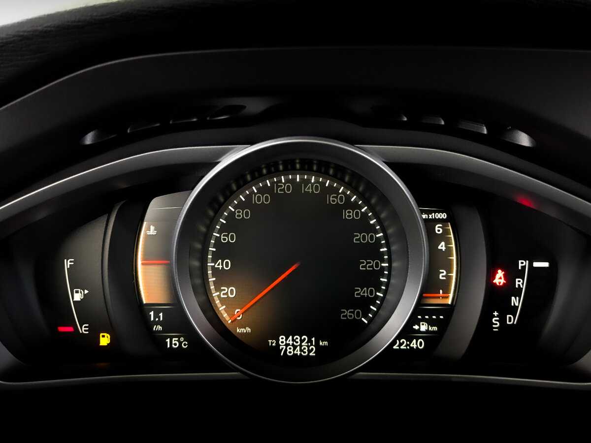 Б/У Вольво V40 2018 года. Фото: #12