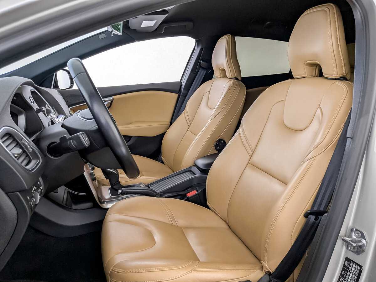 Б/У Вольво V40 2018 года. Фото: #19