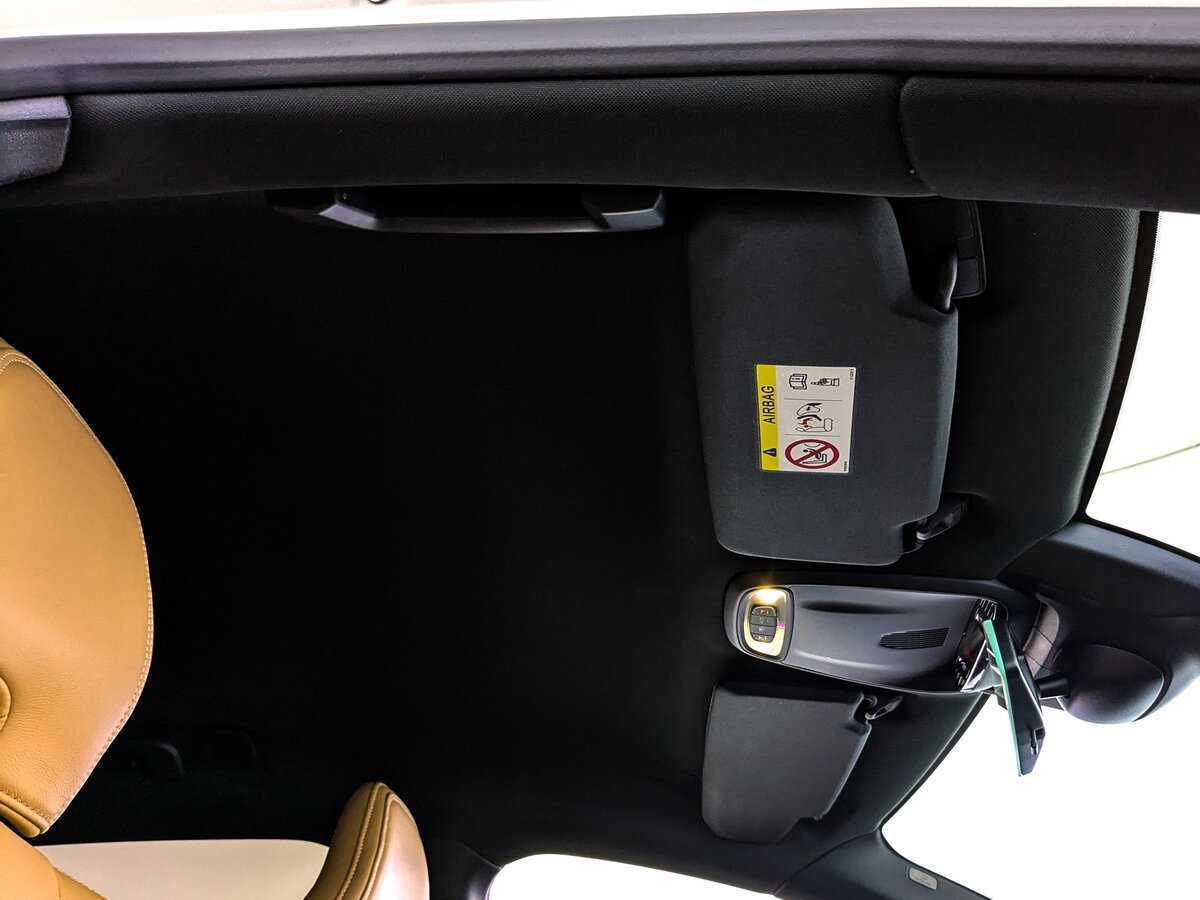 Б/У Вольво V40 2018 года. Фото: #22