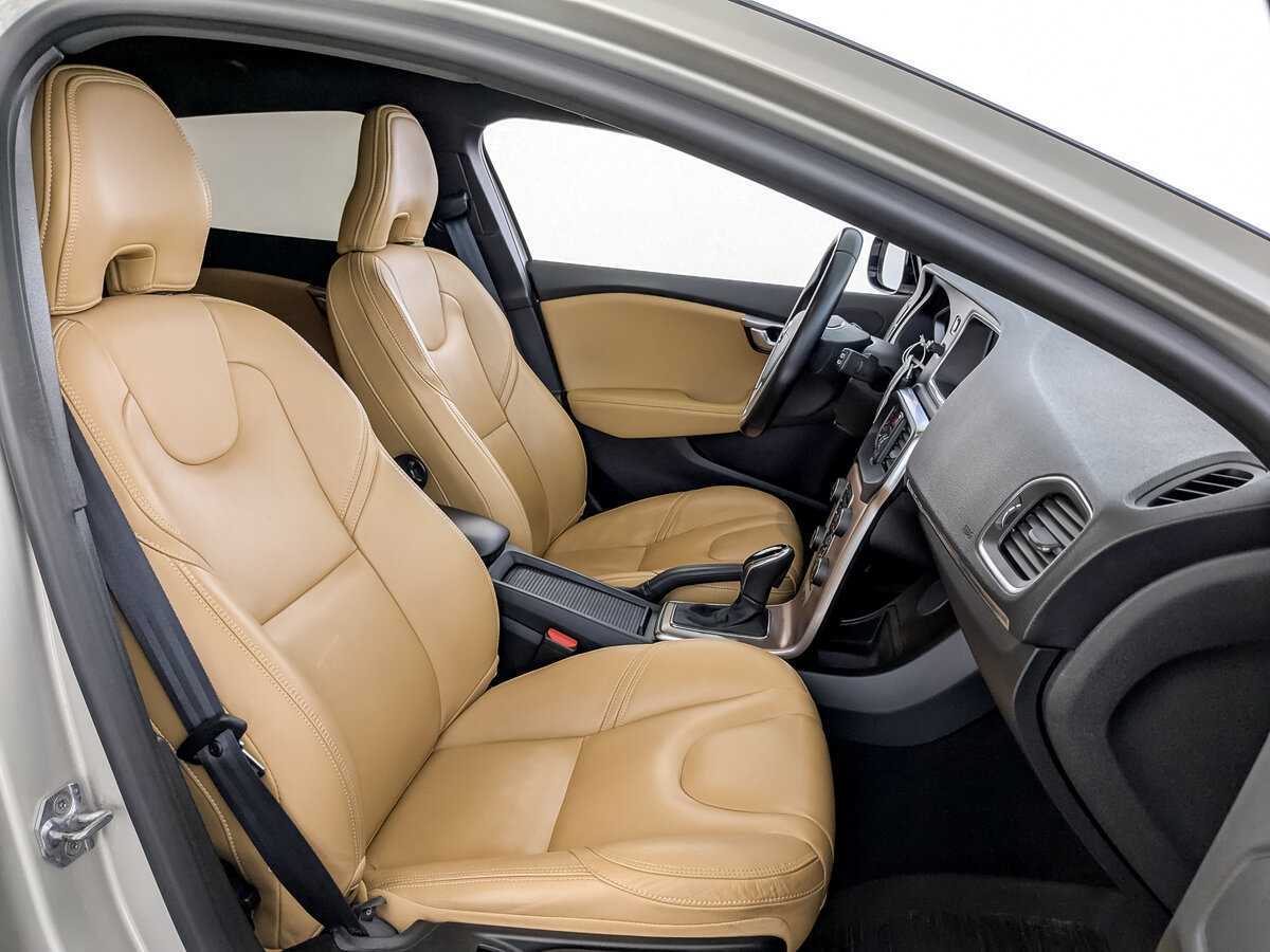 Б/У Вольво V40 2018 года. Фото: #23