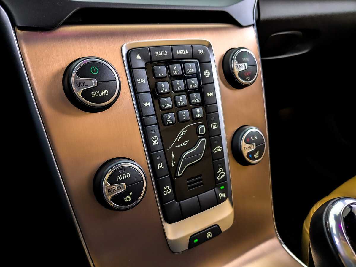 Б/У Вольво V40 2018 года. Фото: #26