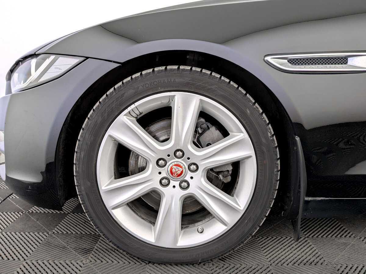 Б/У Ягуар ИксЕ 2015 года. Фото: #17