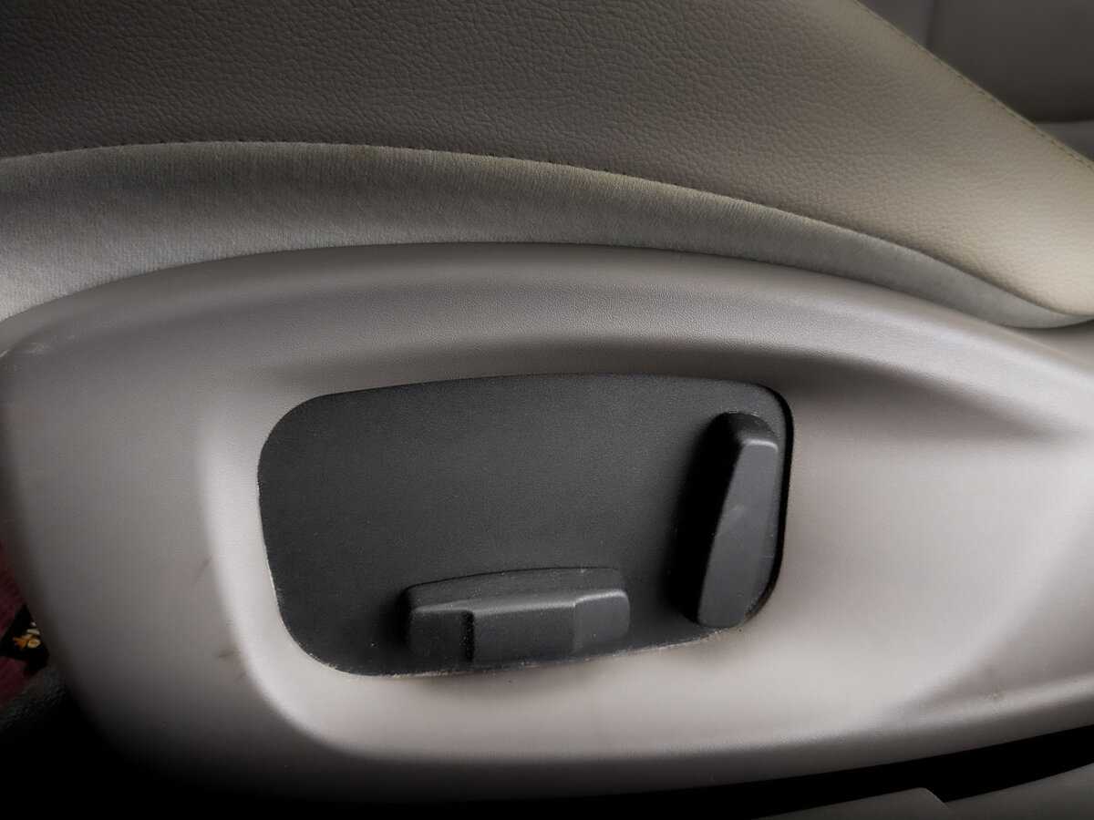 Б/У Ягуар ИксЕ 2015 года. Фото: #20