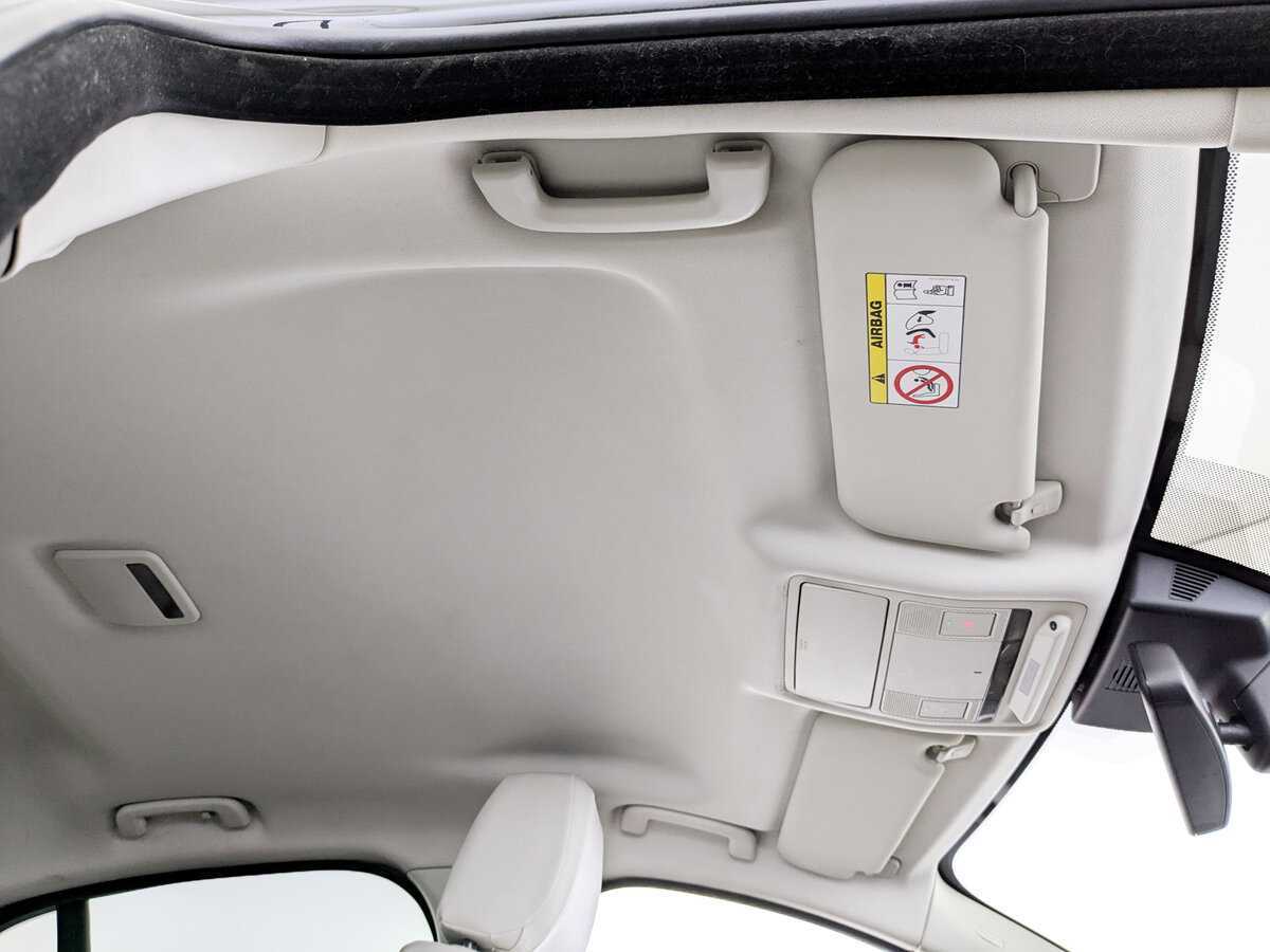 Б/У Ягуар ИксЕ 2015 года. Фото: #22