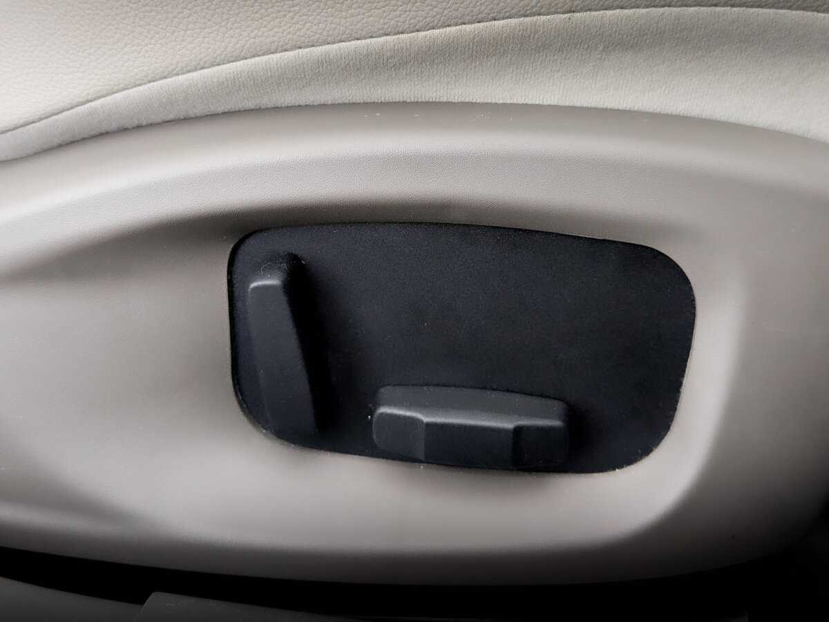 Б/У Ягуар ИксЕ 2015 года. Фото: #24