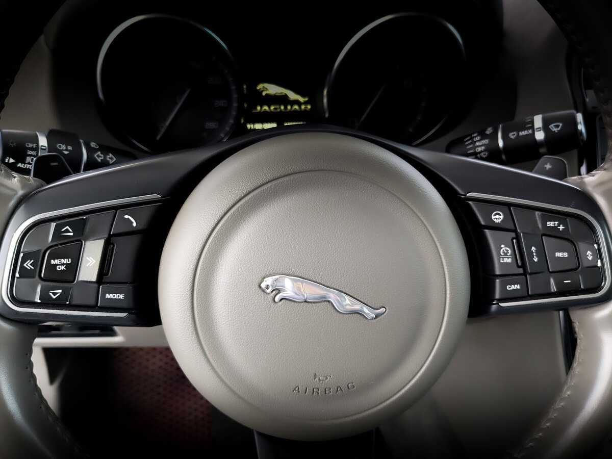 Б/У Ягуар ИксЕ 2015 года. Фото: #28