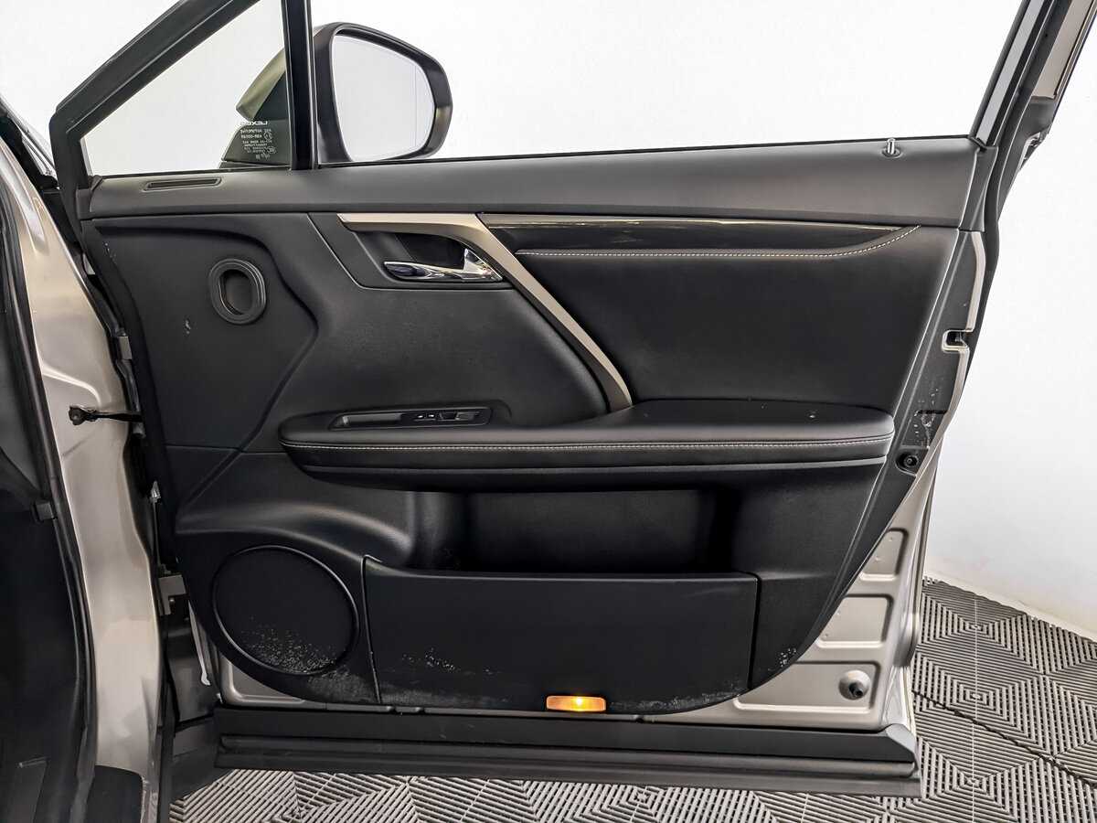 Б/У Лексус Р-Икс 2019 года. Фото: #23