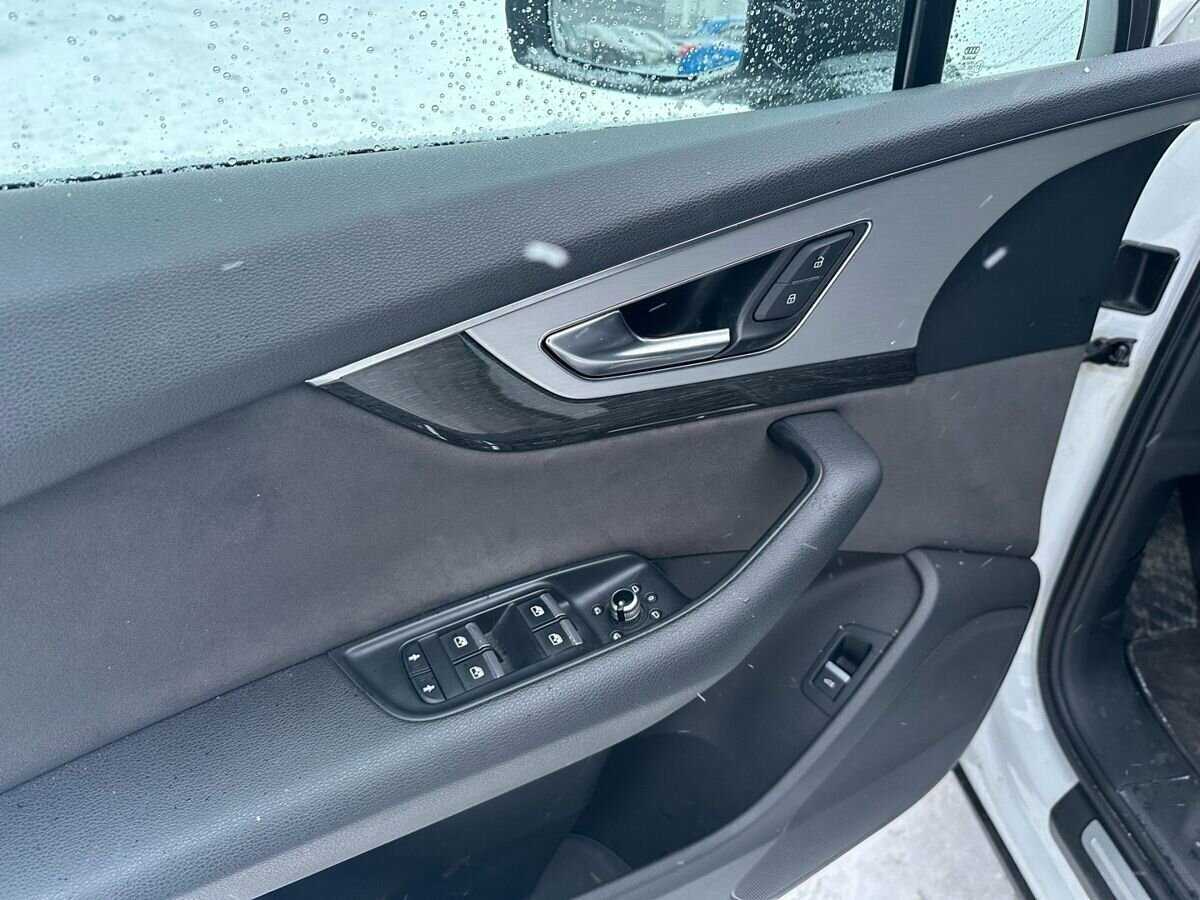 Б/У Ауди К7 2015 года. Фото: #8