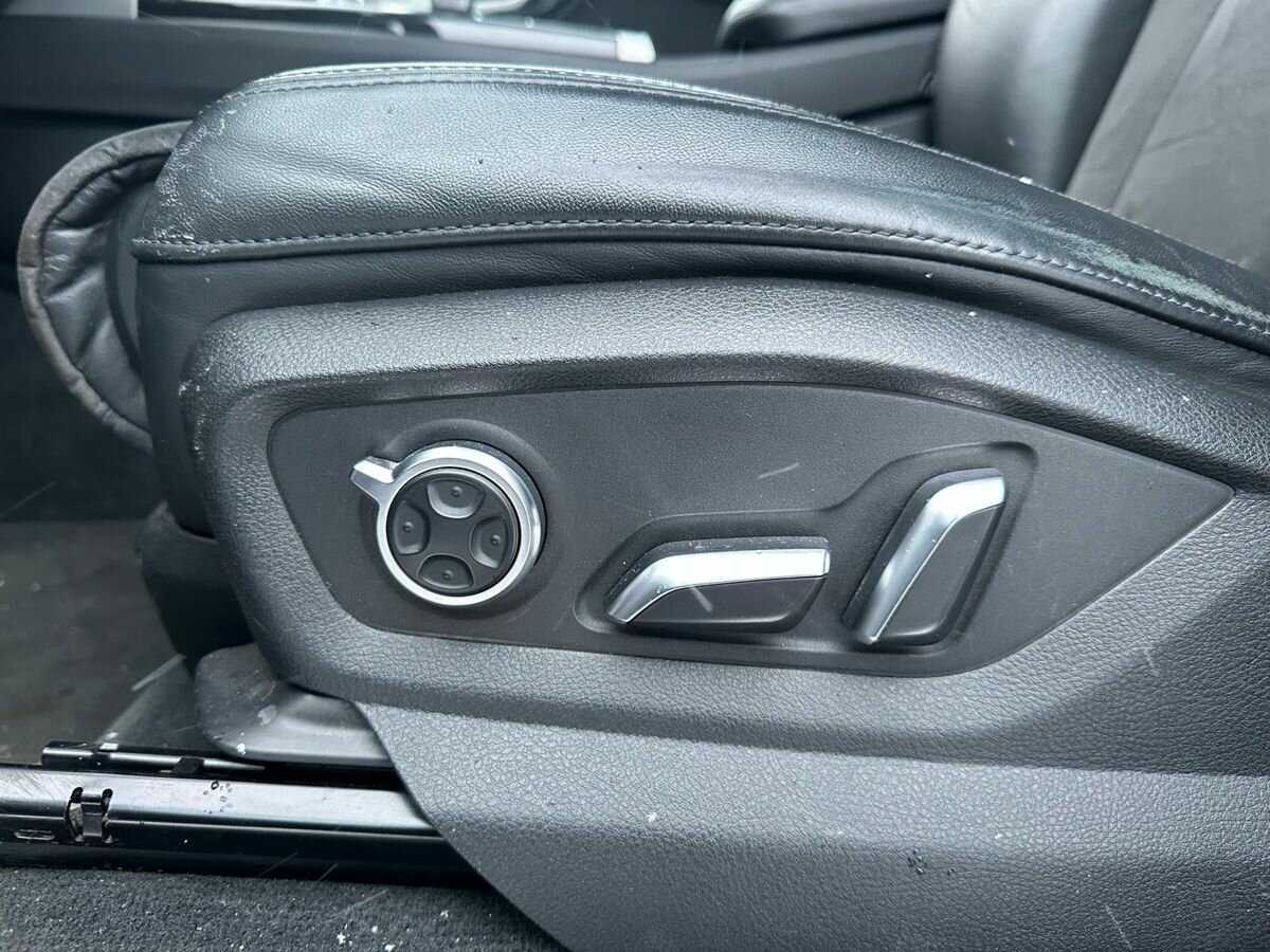 Б/У Ауди К7 2015 года. Фото: #9