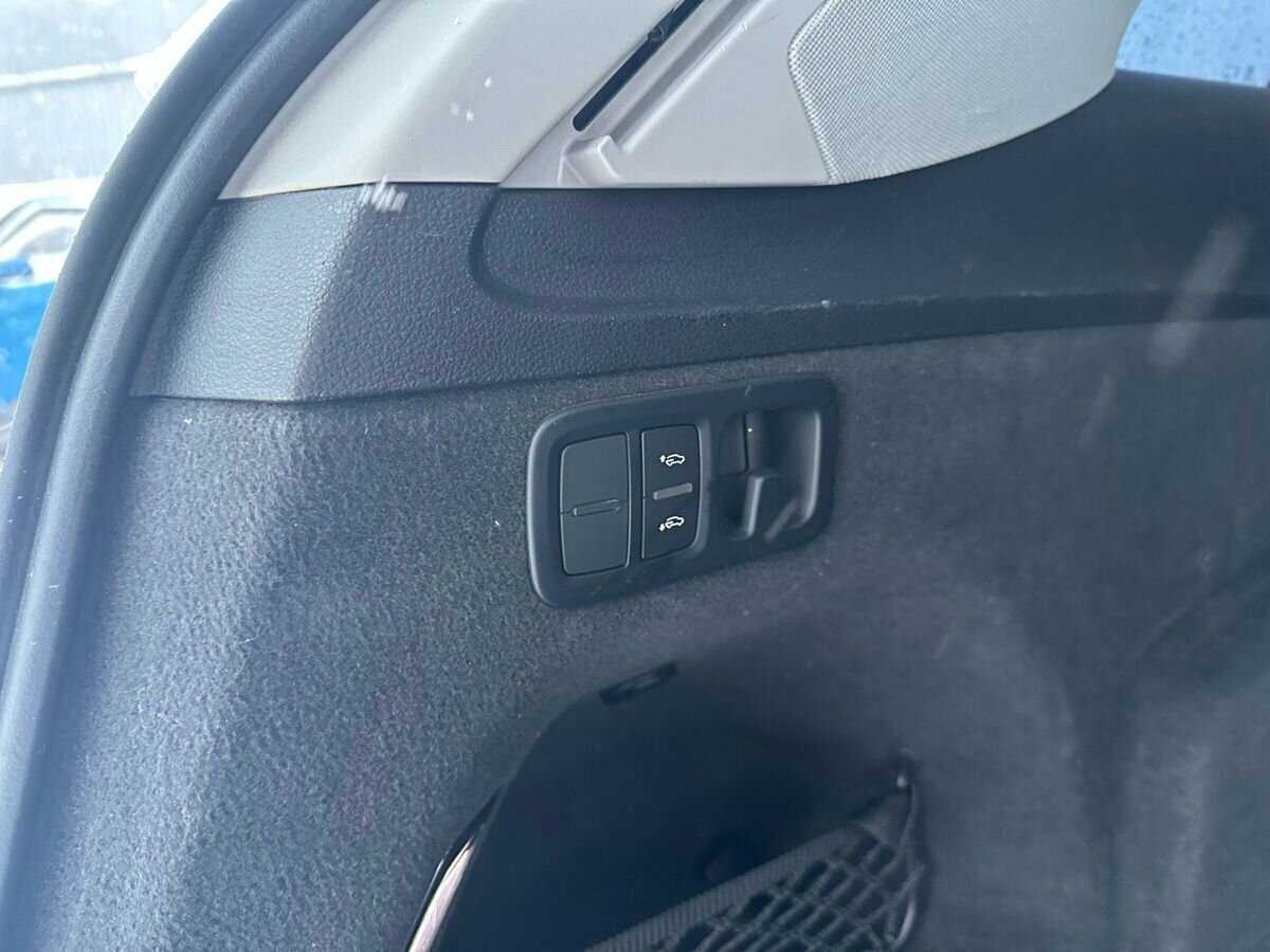 Б/У Ауди К7 2015 года. Фото: #23