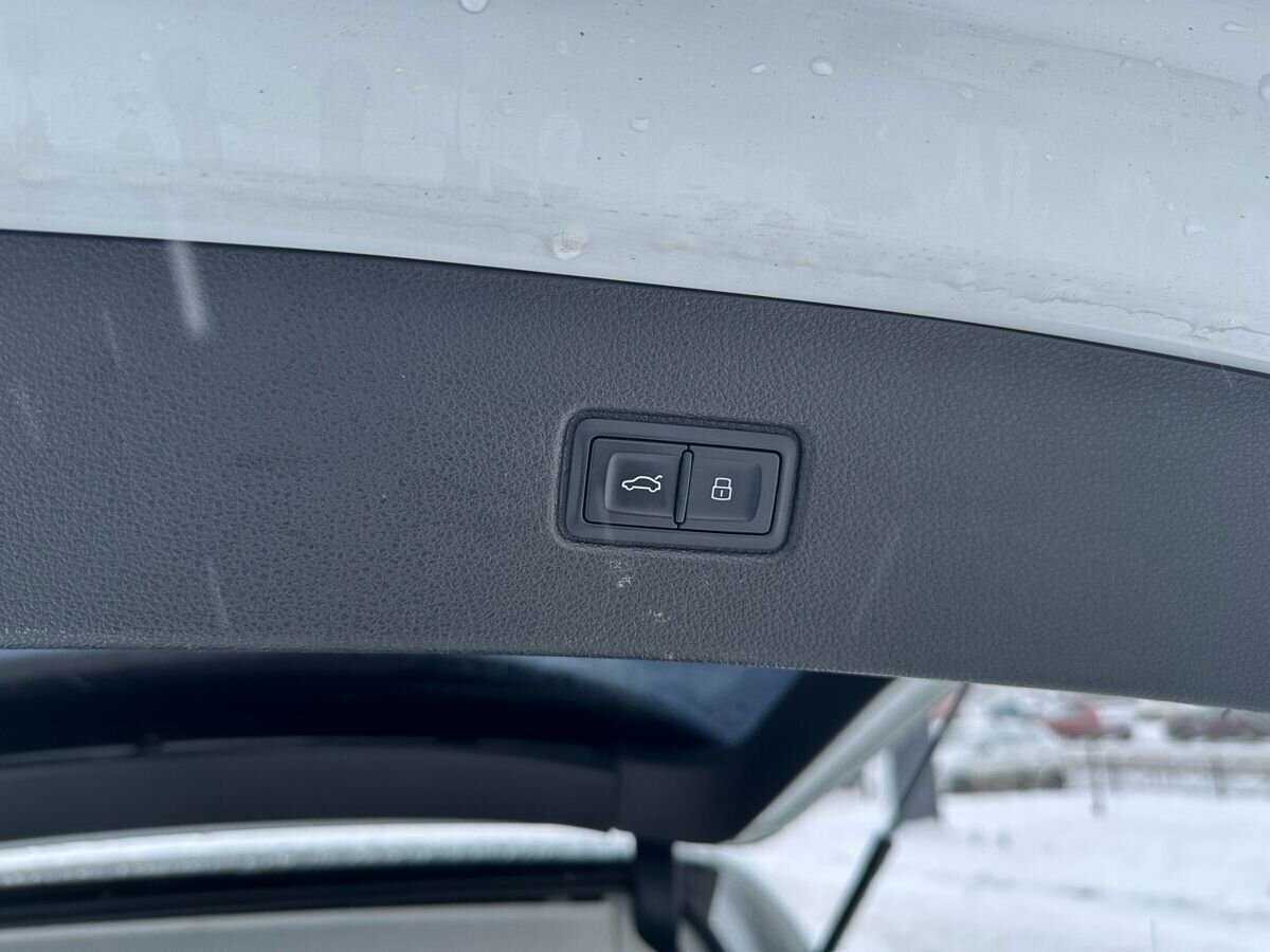 Б/У Ауди К7 2015 года. Фото: #24