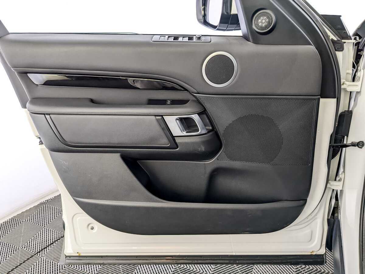 Б/У Лэнд Ровер Дискавери 2019 года. Фото: #18