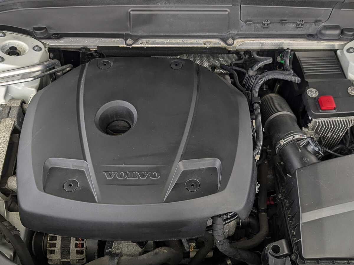 Б/У Вольво ИксЦ60 2019 года. Фото: #8