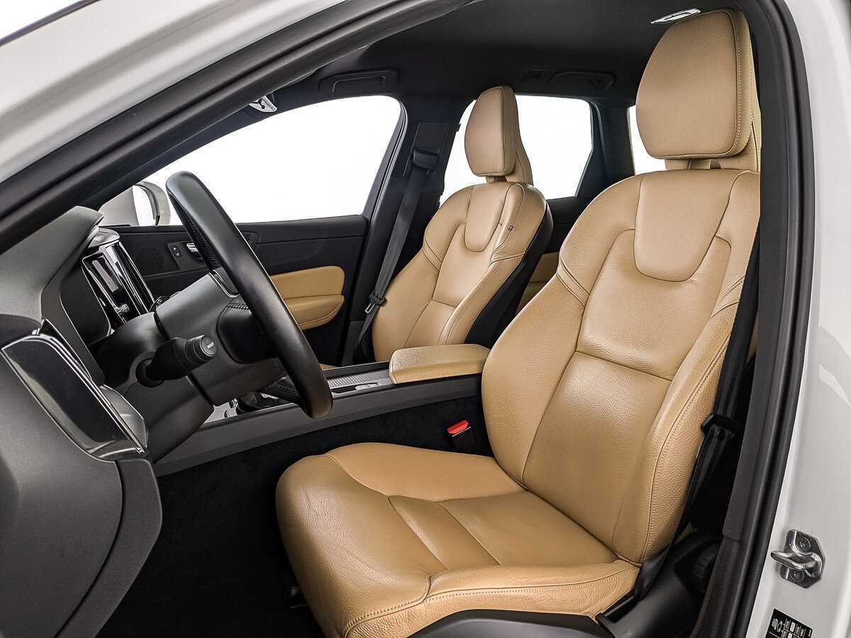 Б/У Вольво ИксЦ60 2019 года. Фото: #19