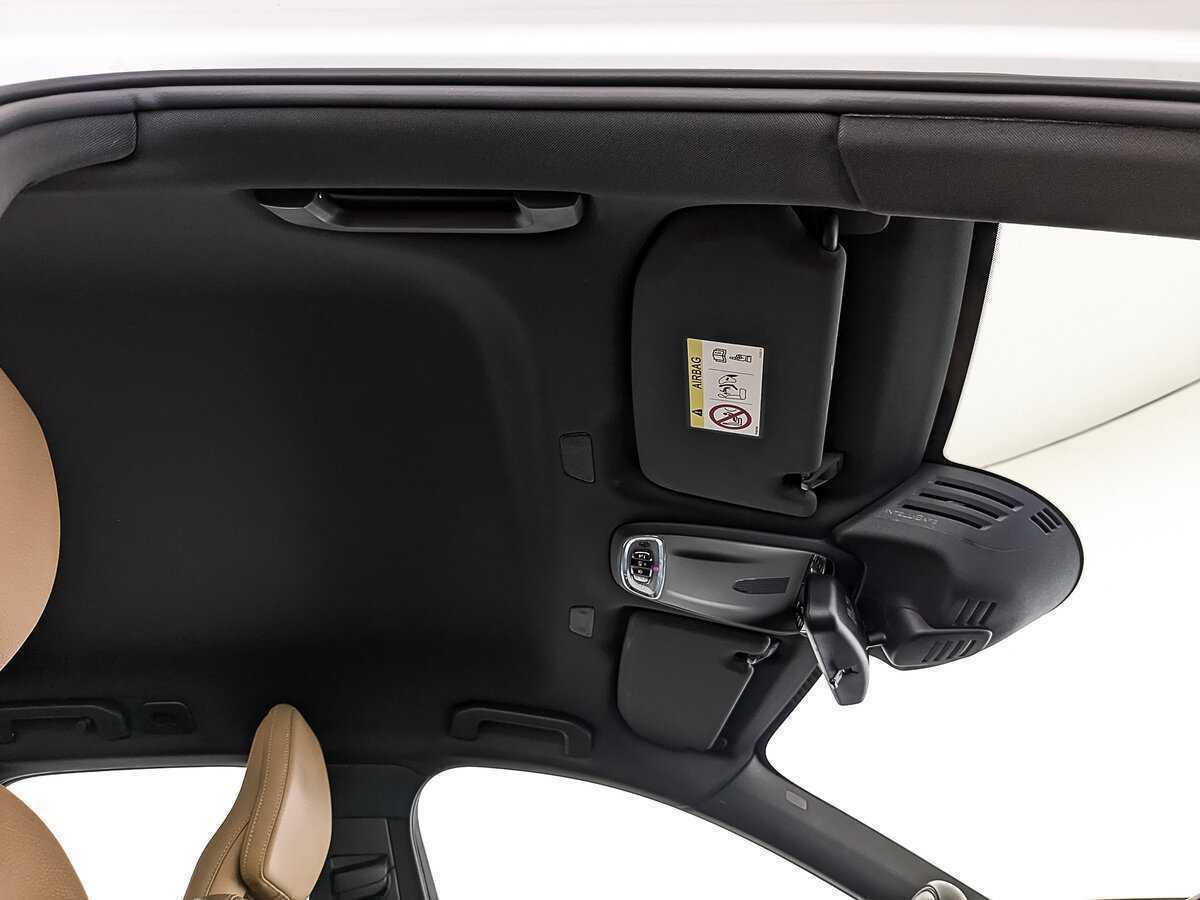 Б/У Вольво ИксЦ60 2019 года. Фото: #22