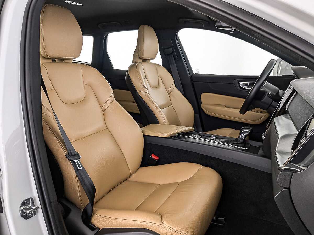 Б/У Вольво ИксЦ60 2019 года. Фото: #23