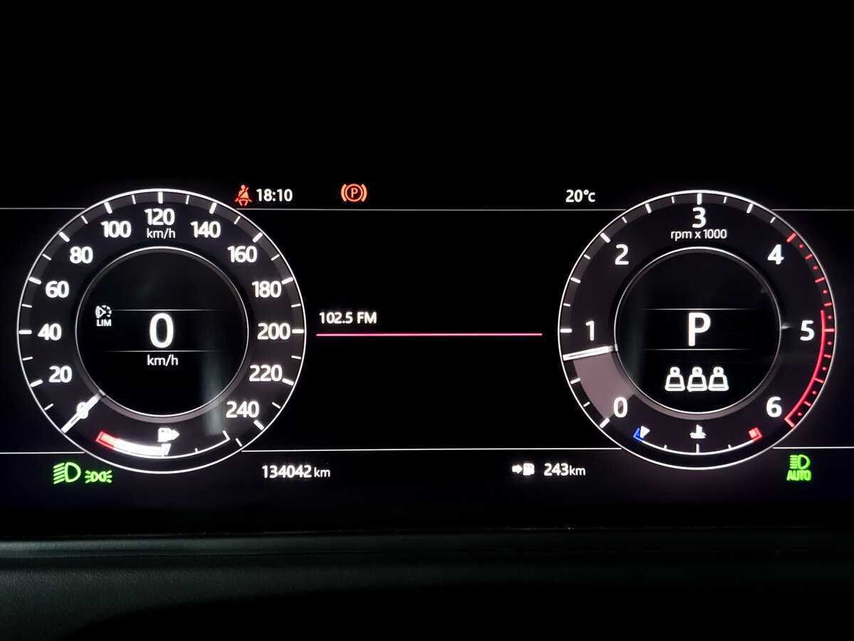 Б/У Лэнд Ровер Рэнж Ровер Велар 2019 года. Фото: #12