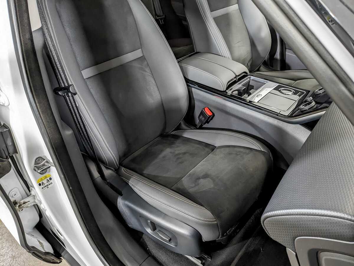 Б/У Лэнд Ровер Рэнж Ровер Велар 2019 года. Фото: #23