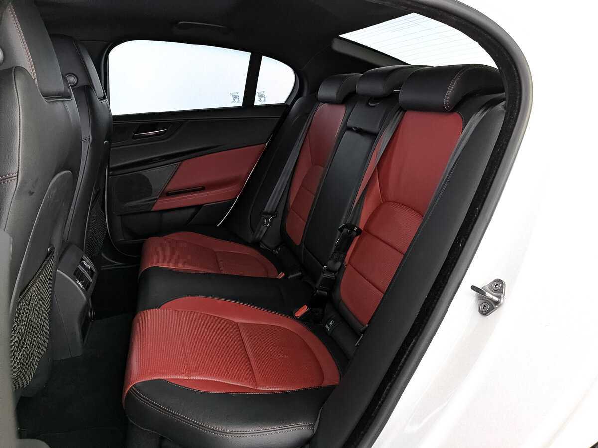 Б/У Ягуар ИксЕ 2019 года. Фото: #16