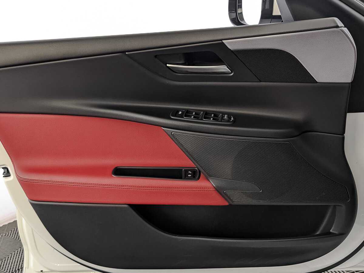 Б/У Ягуар ИксЕ 2019 года. Фото: #17