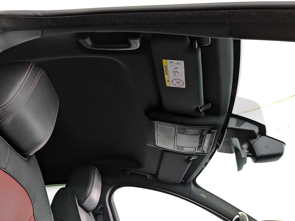 Б/У Ягуар ИксЕ 2019 года. Фото: #21