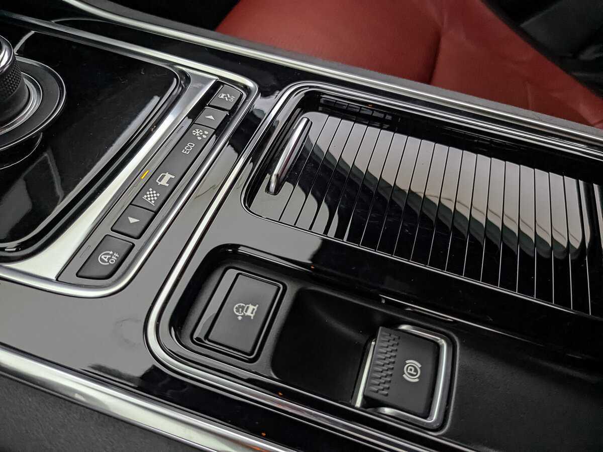 Б/У Ягуар ИксЕ 2019 года. Фото: #24