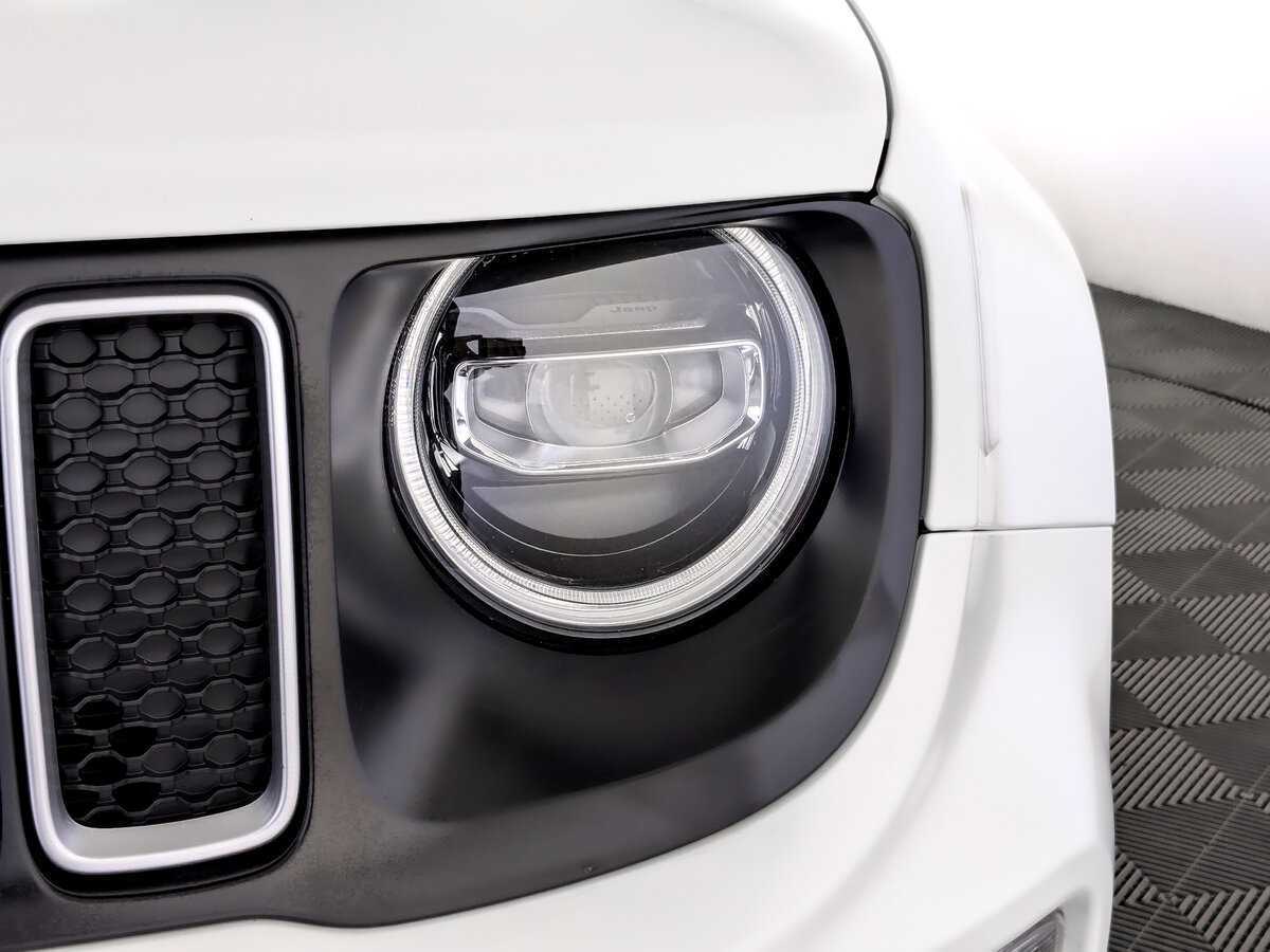 Б/У Джип Ренеджейд 2019 года. Фото: #16