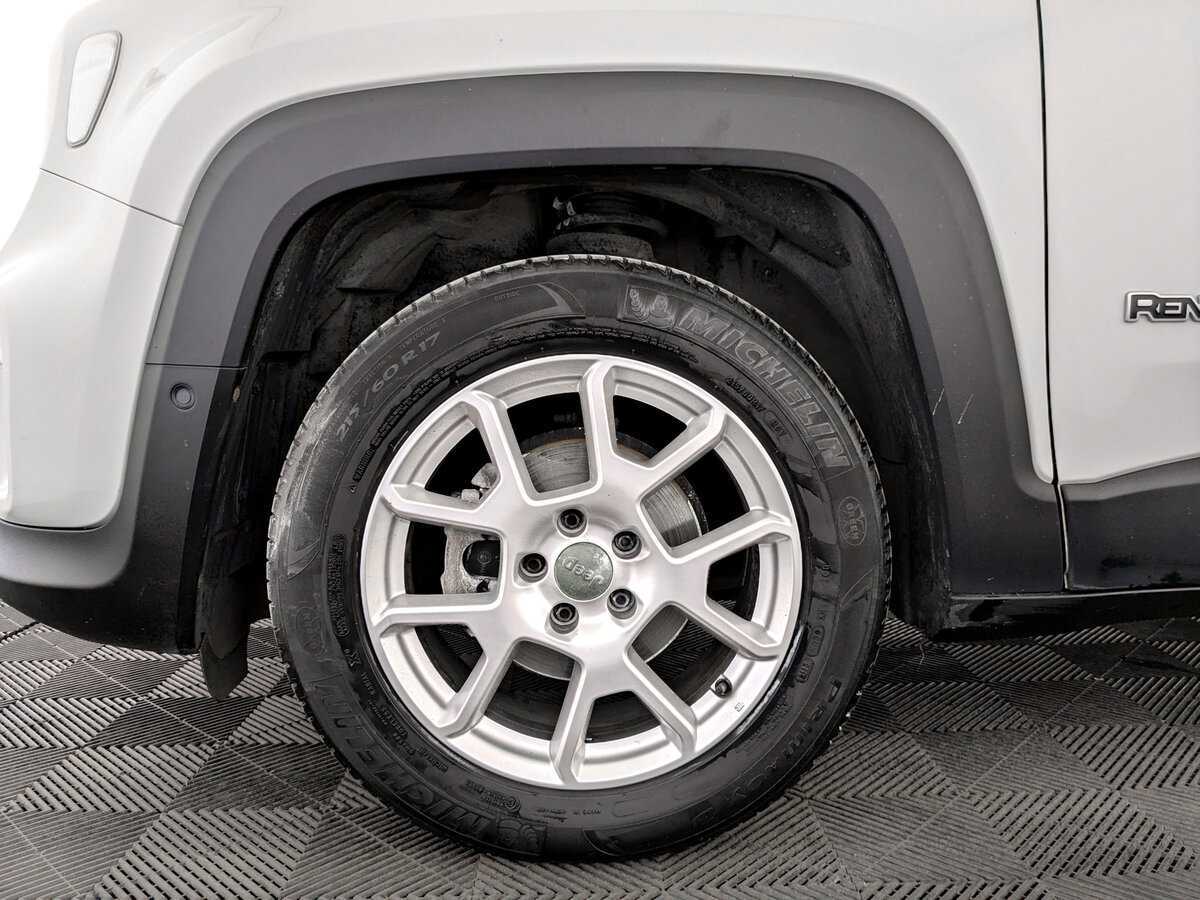 Б/У Джип Ренеджейд 2019 года. Фото: #17