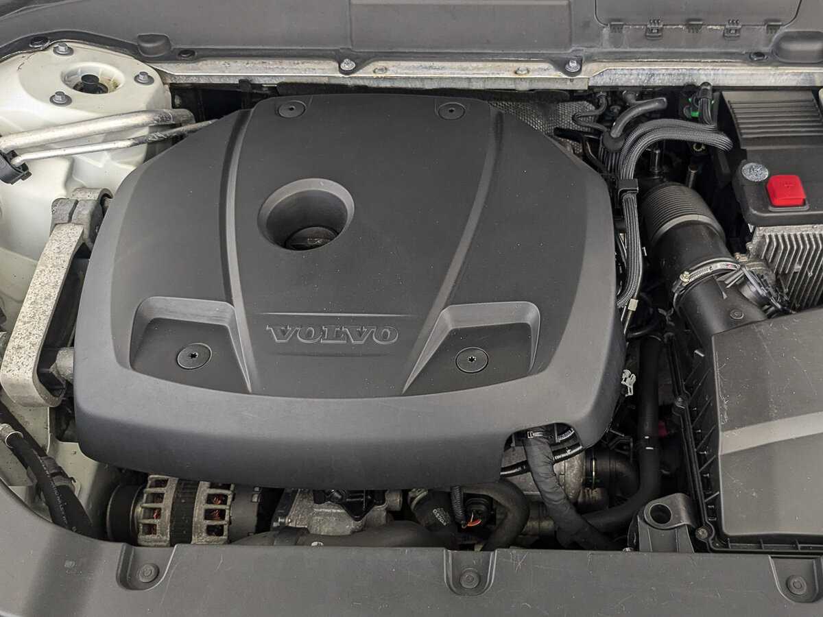 Б/У Вольво ИксЦ60 2018 года. Фото: #8