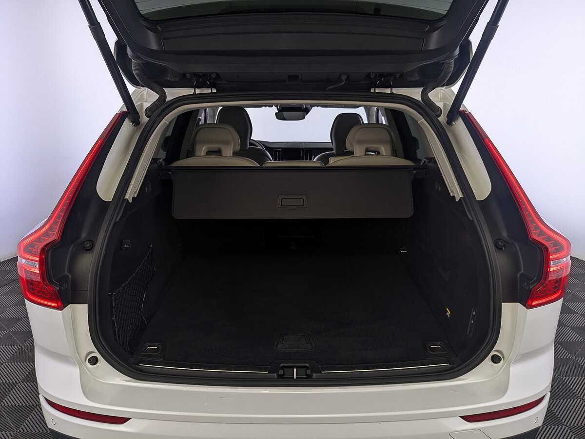 Б/У Вольво ИксЦ60 2018 года. Фото: #9