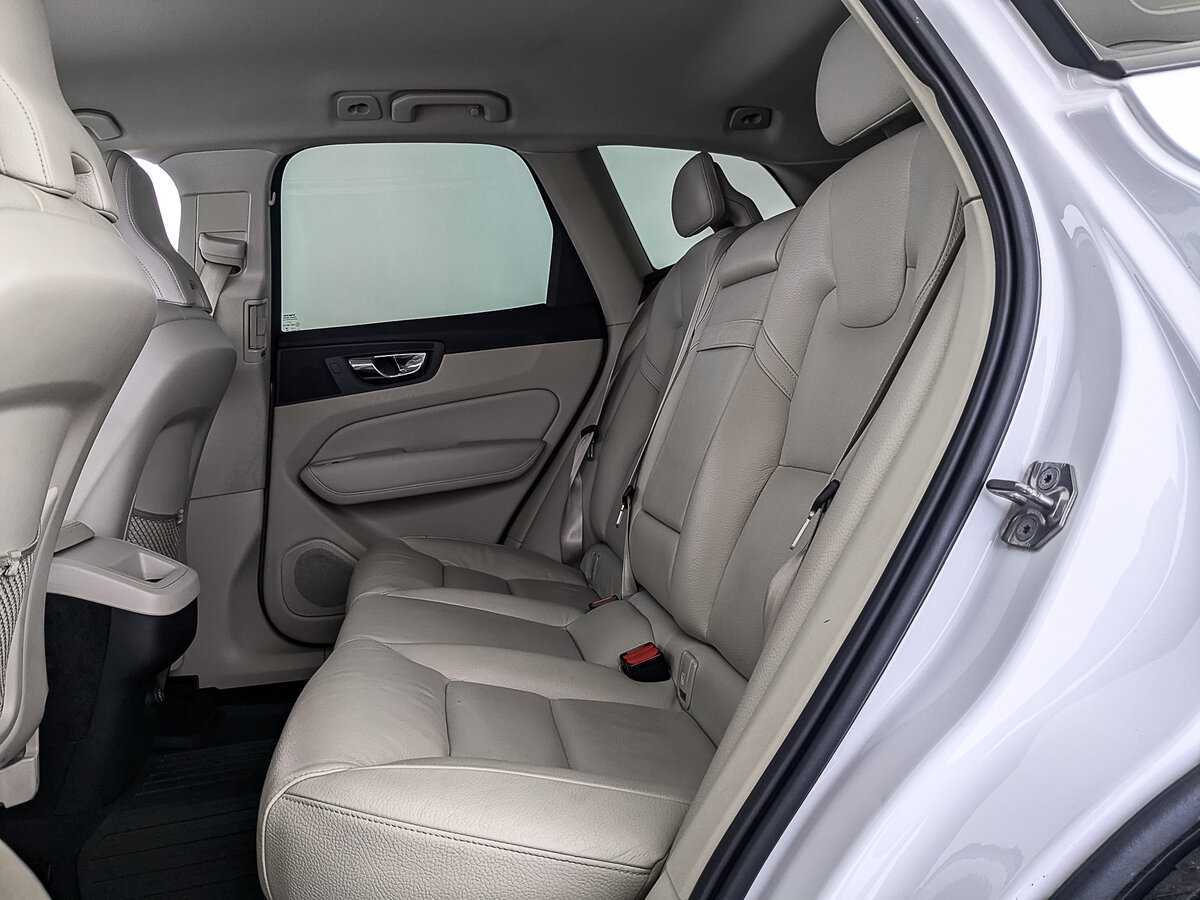 Б/У Вольво ИксЦ60 2018 года. Фото: #17