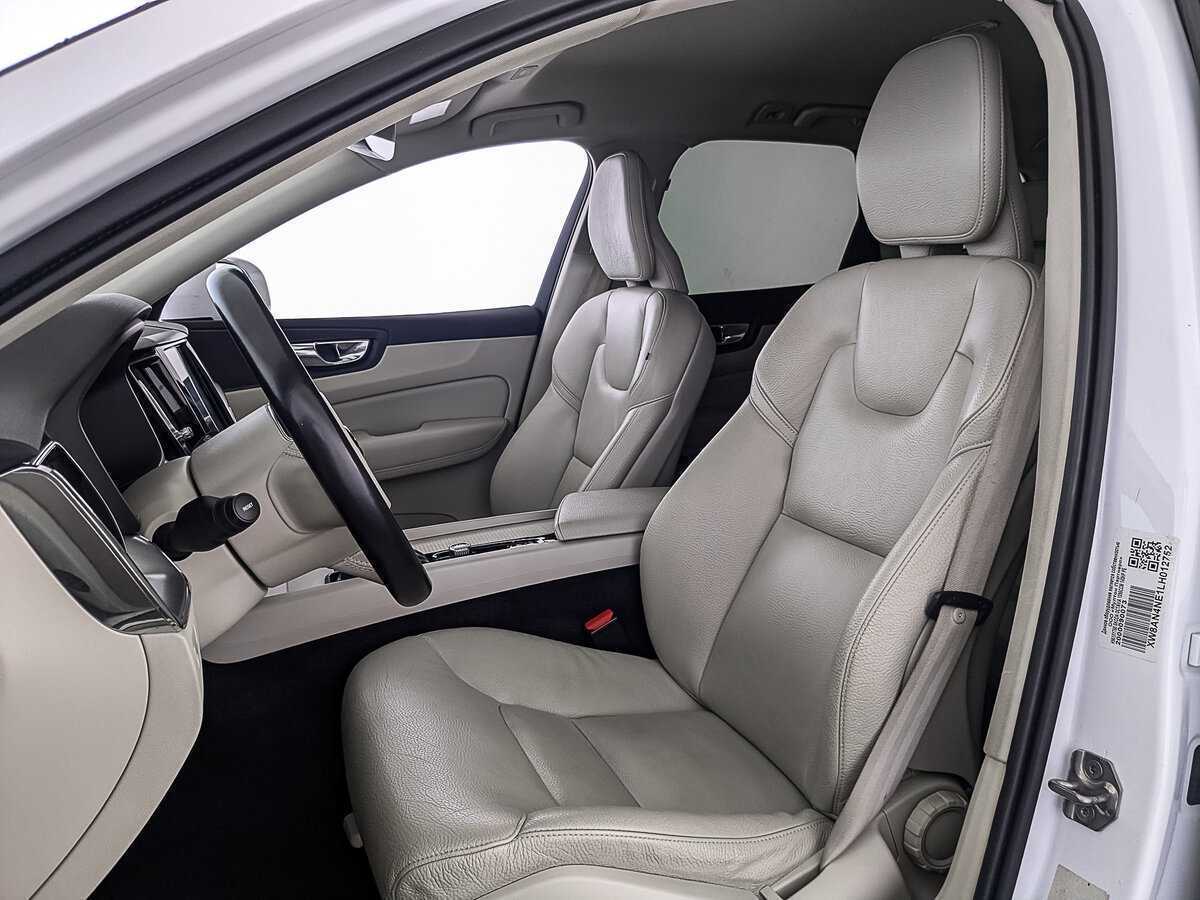 Б/У Вольво ИксЦ60 2018 года. Фото: #19